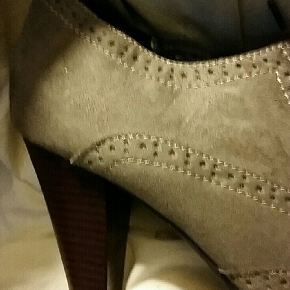 Shoes - Picture 2 of 6